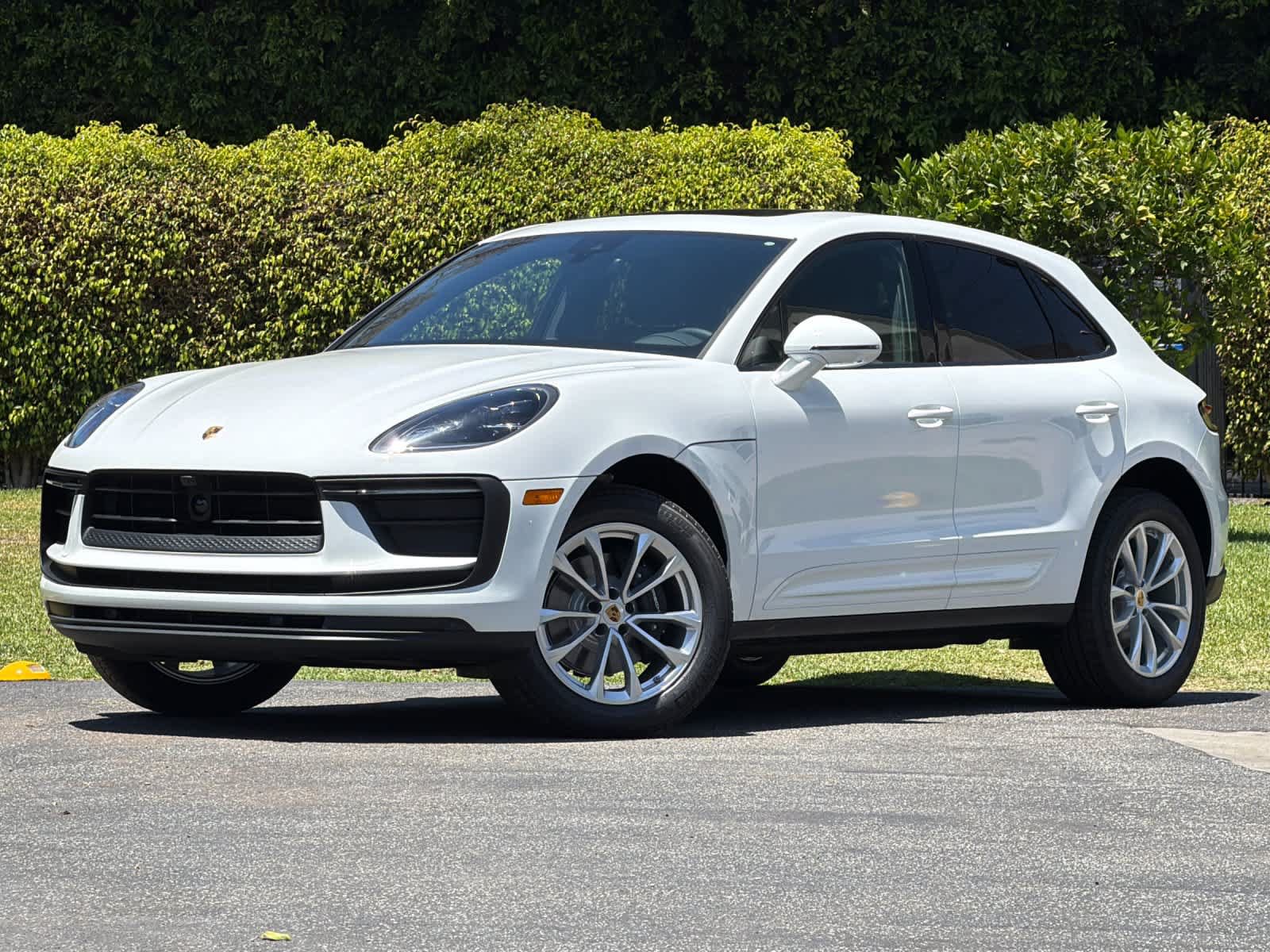 New 2026 Porsche Macan AWD/4WD image 1