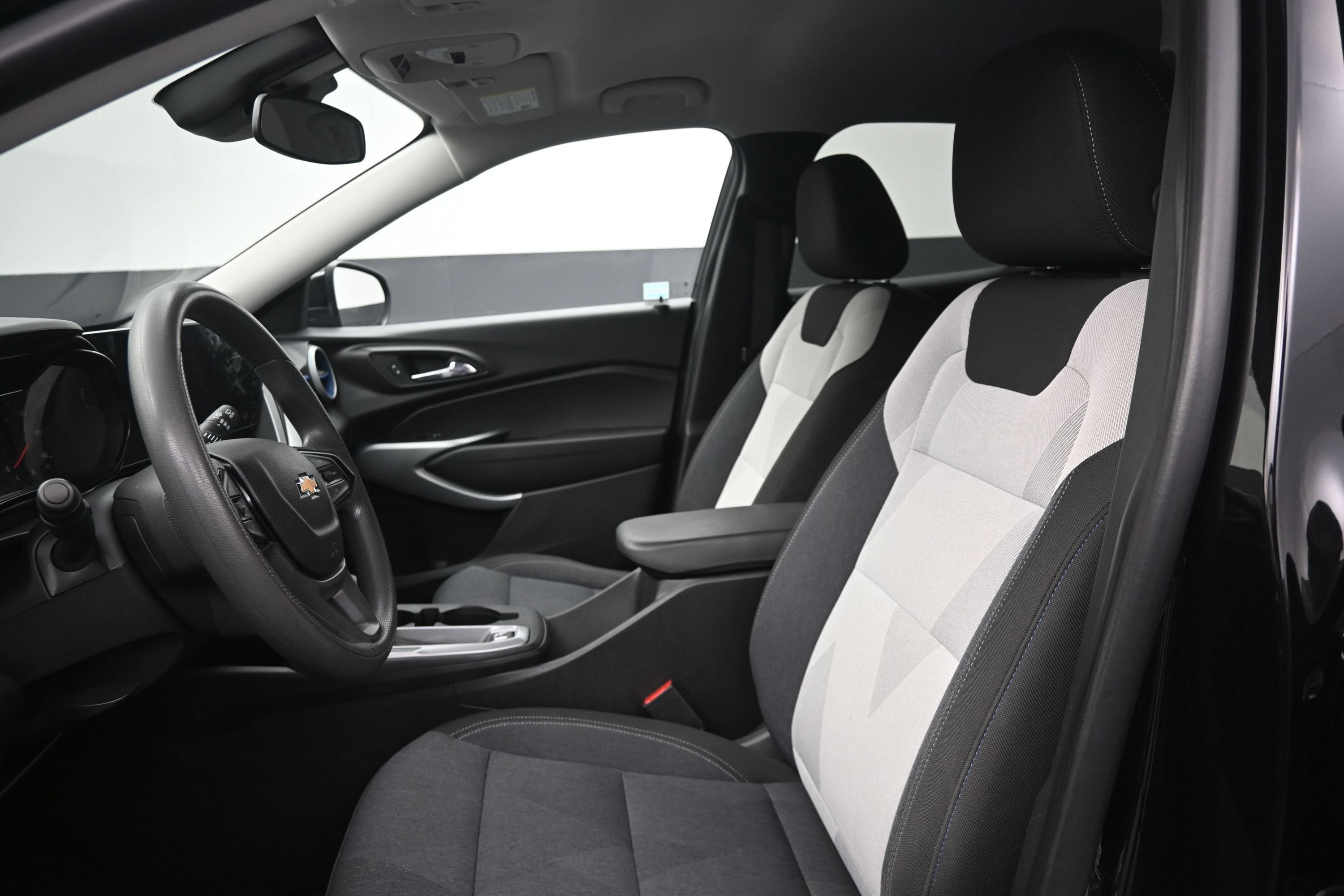 Certified 2025 Chevrolet Trax LS w/ LS Convenience Package FWD image 9