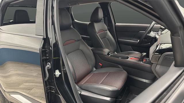 Used 2025 Nissan Kicks SR FWD image 24