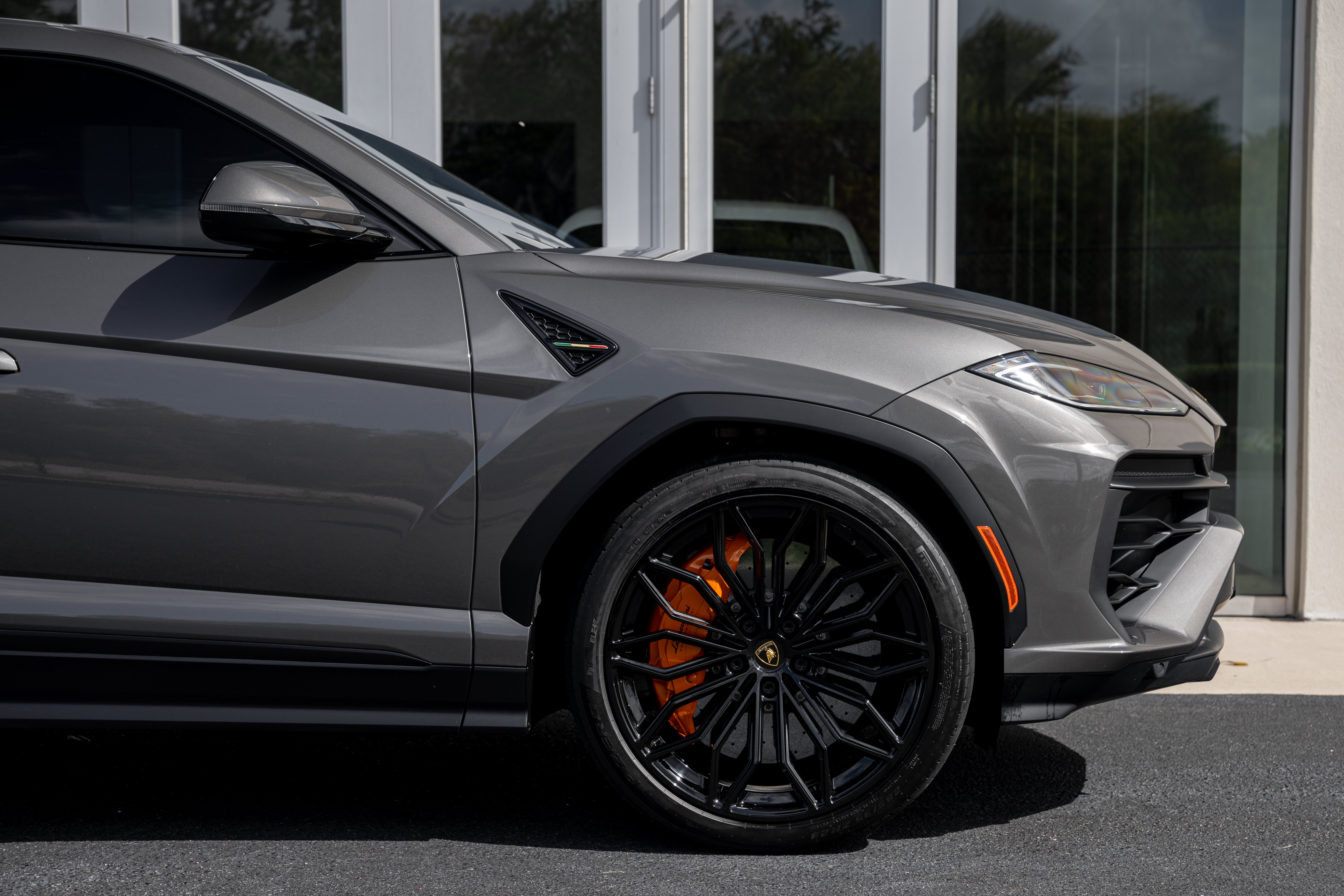 Used 2025 Lamborghini Urus Performante AWD/4WD image 36