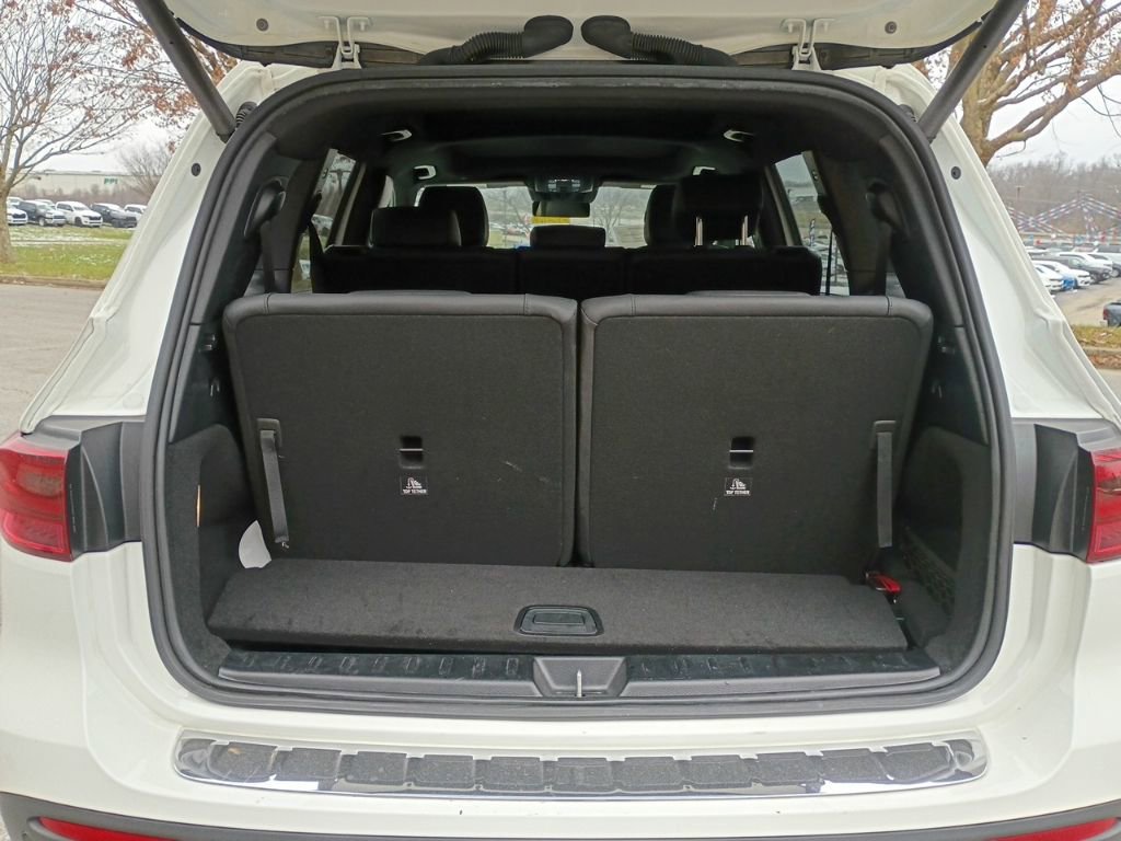 Used 2024 Mercedes-Benz GLB 250 4MATIC w/ Driver Assistance Package image 12