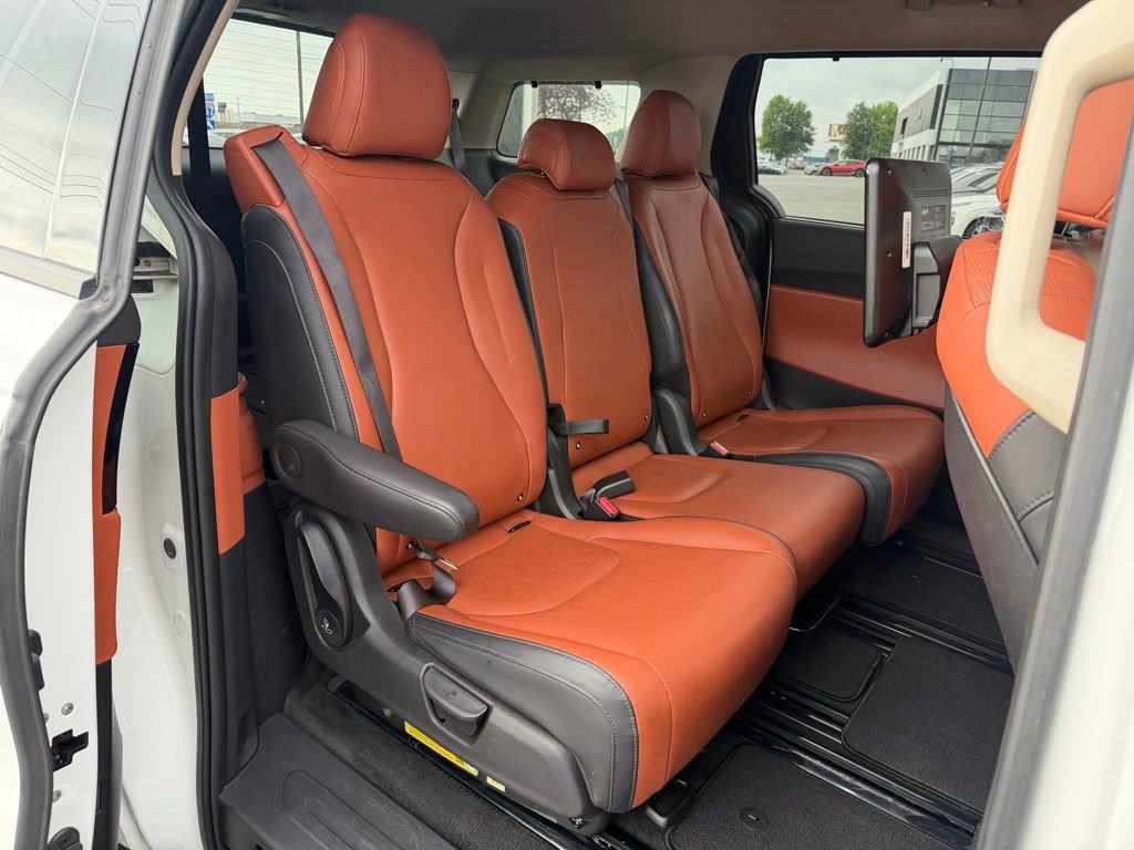 Used 2024 Kia Carnival SX FWD image 27