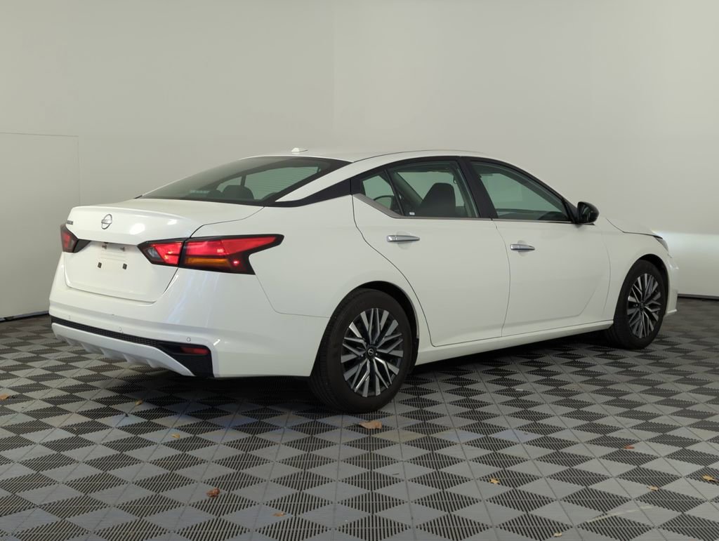 Used 2025 Nissan Altima 2.5 SV image 5