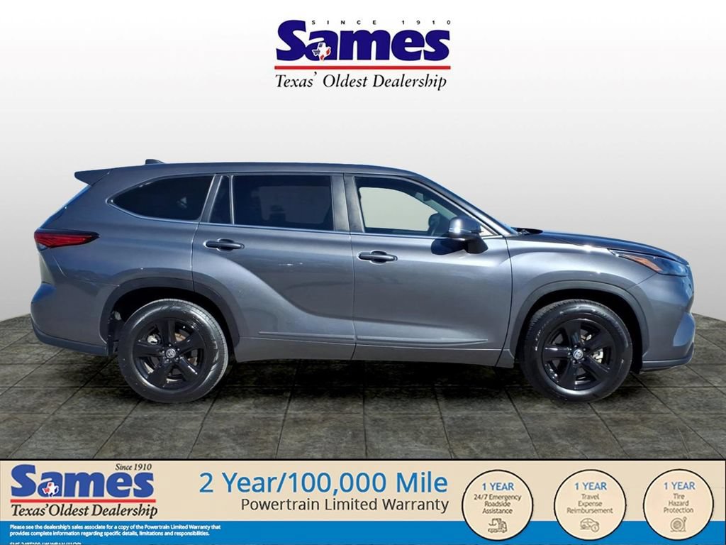 Used 2023 Toyota Highlander LE FWD image 2