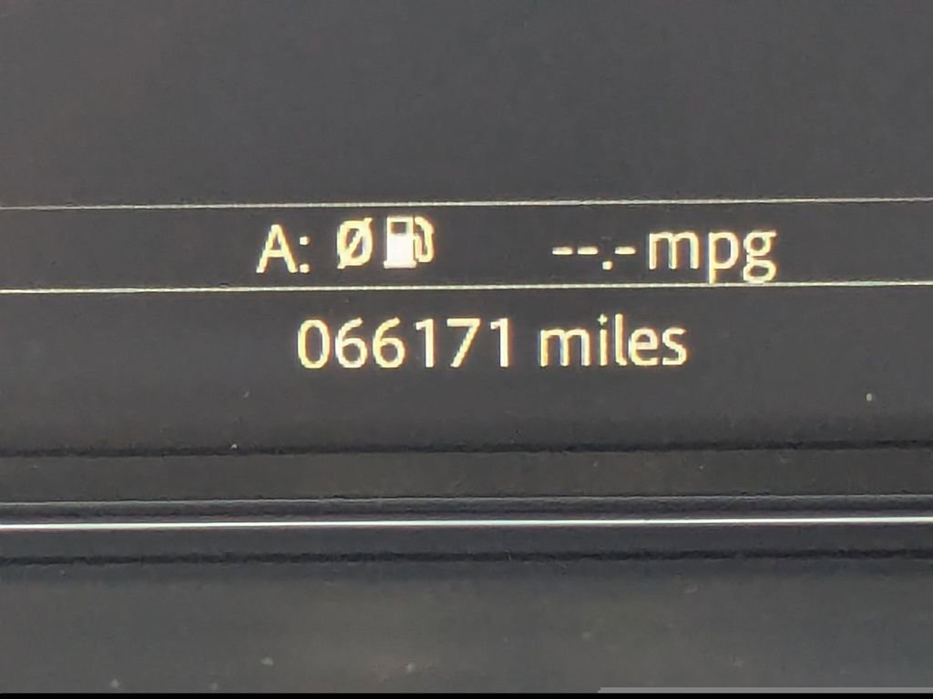 Used 2019 Jaguar E-PACE R-Dynamic SE image 28