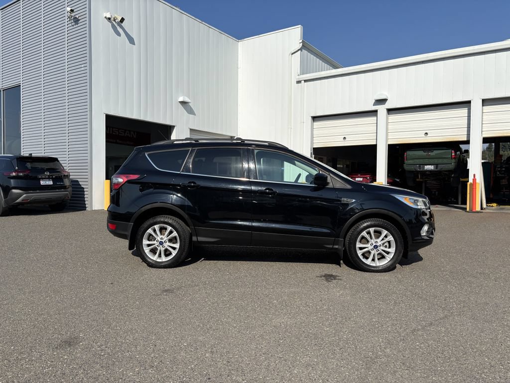 Used 2017 Ford Escape SE w/ SE Leather Comfort Package AWD/4WD image 8