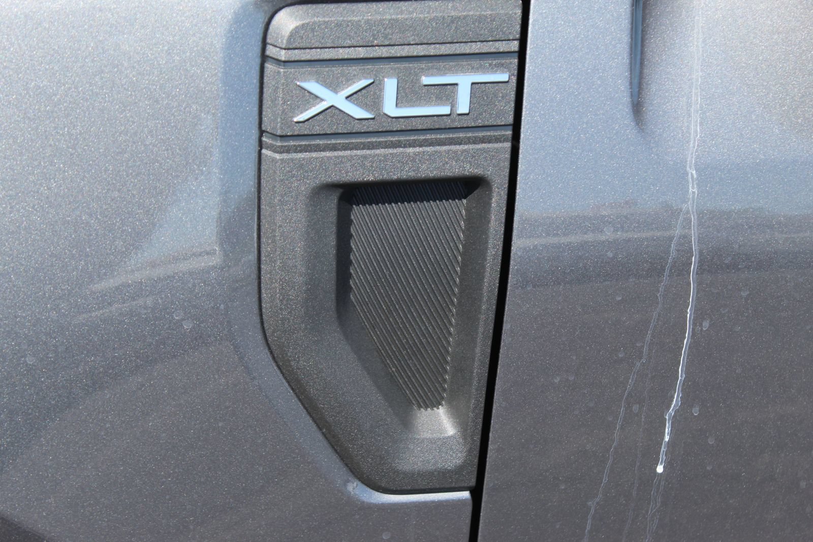 New 2025 Ford Maverick XLT w/ XLT Luxury Package FWD image 3