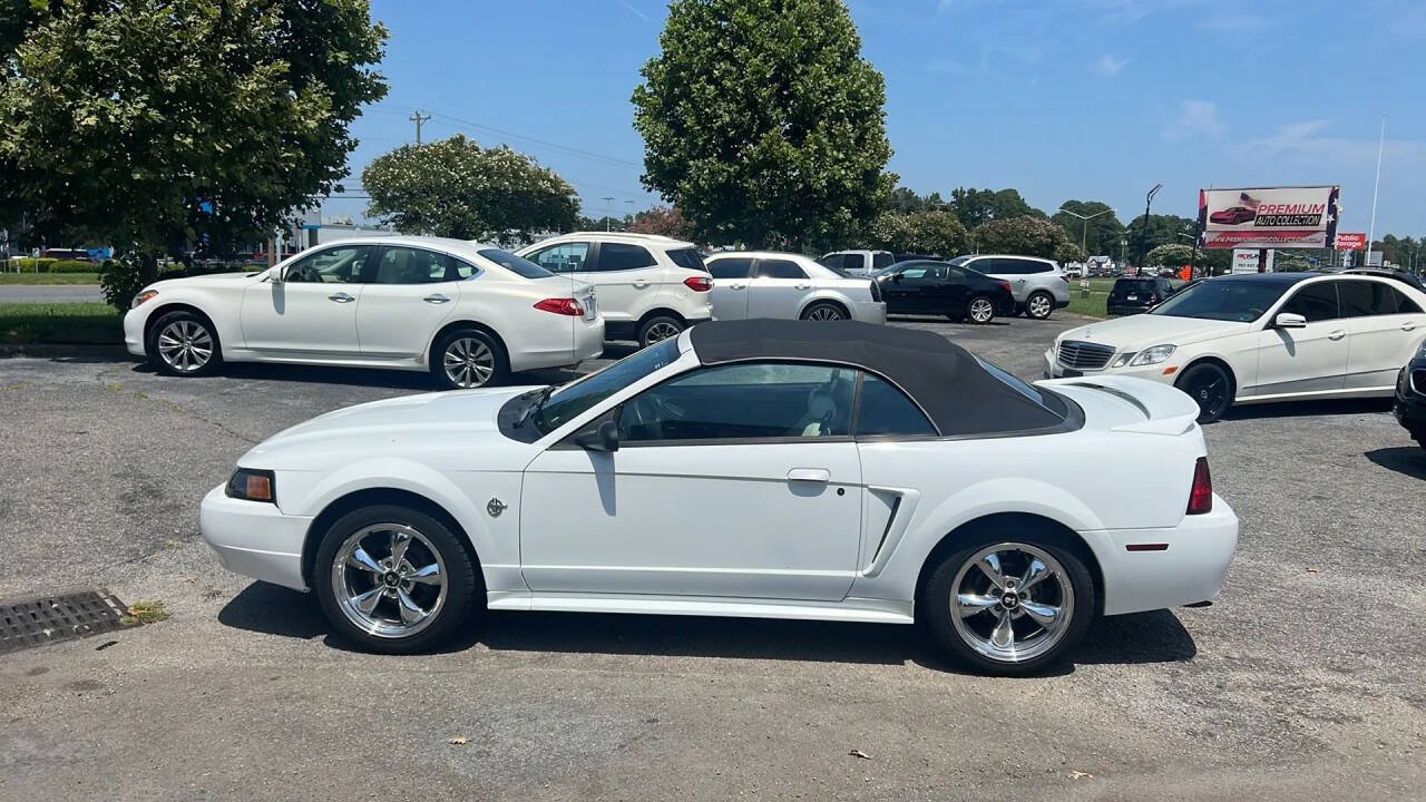 Used 1999 Ford Mustang Convertible RWD image 8
