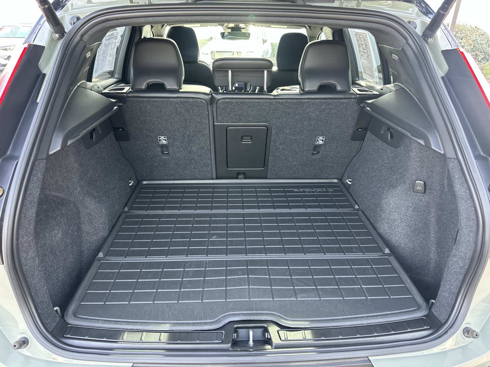 Certified 2021 Volvo XC40 P8 Recharge w/ Advanced Package image 22