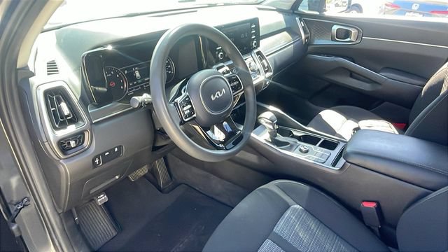 Used 2023 Kia Sorento LX FWD image 9