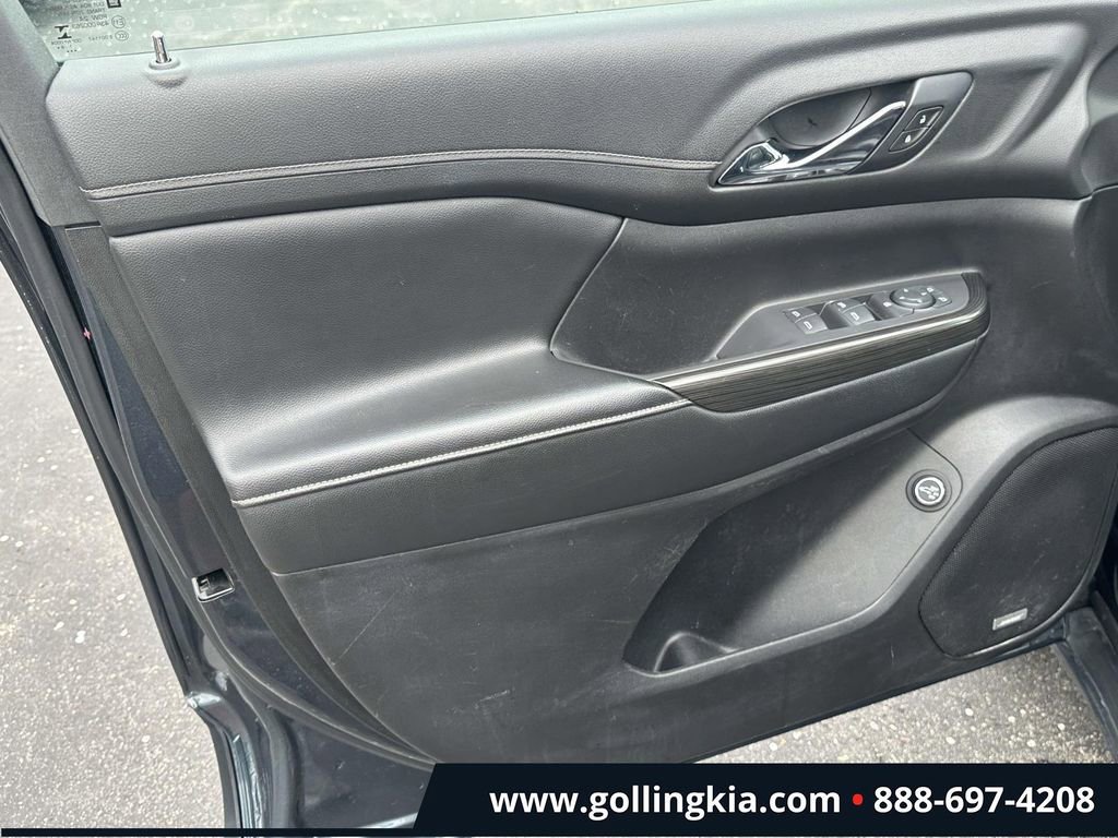 Used 2019 GMC Acadia SLT w/ LPO, Floor Liner Package FWD image 14