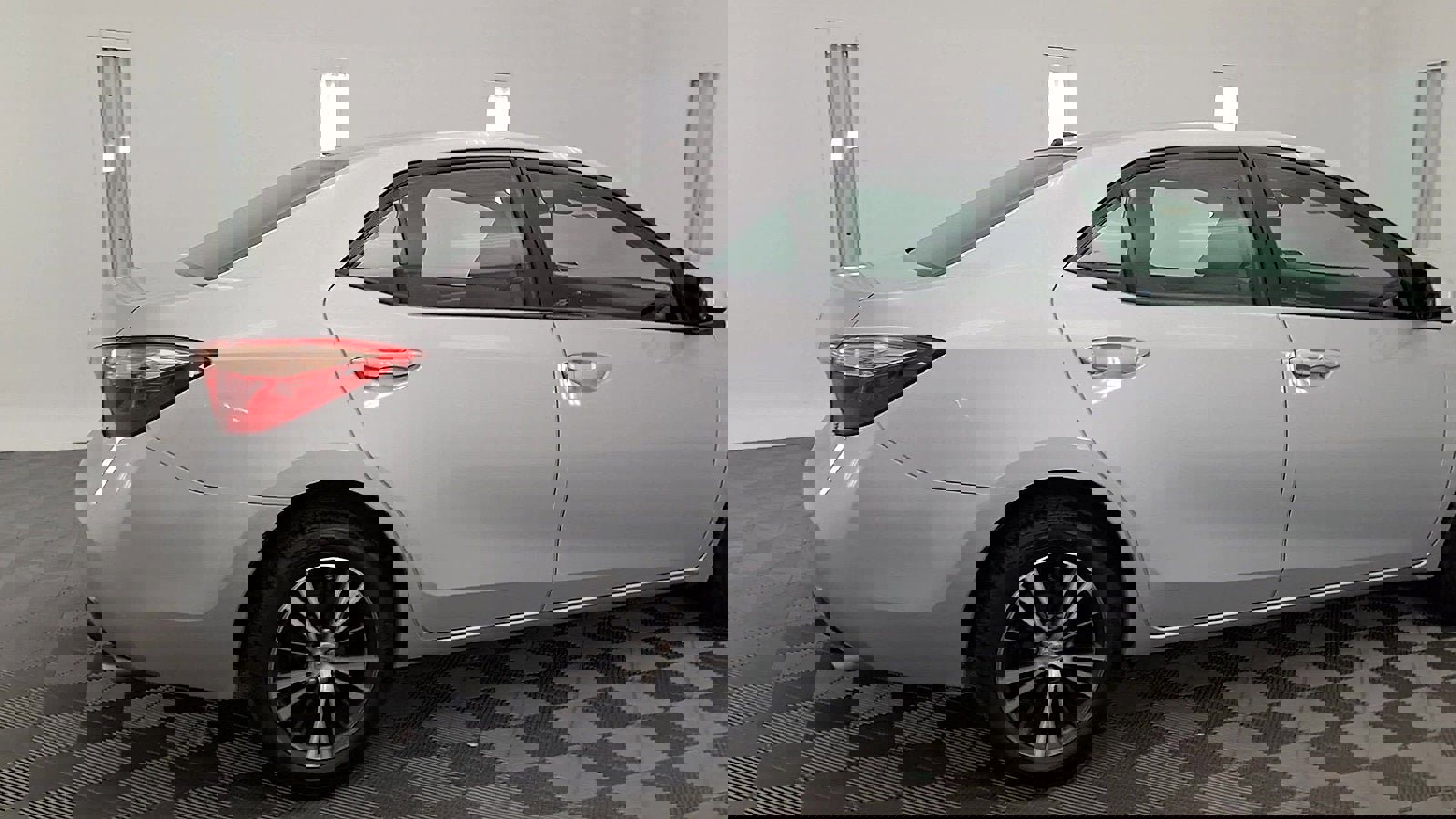 Used 2017 Toyota Corolla LE image 4