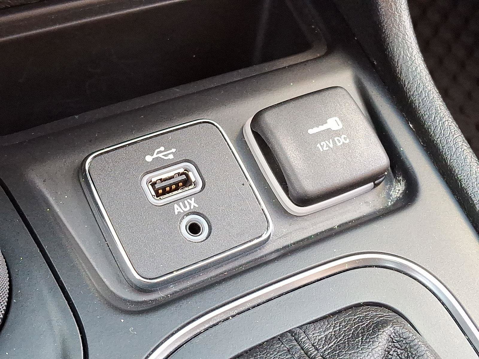 Used 2019 Jeep Cherokee Latitude w/ Cold Weather Group image 25