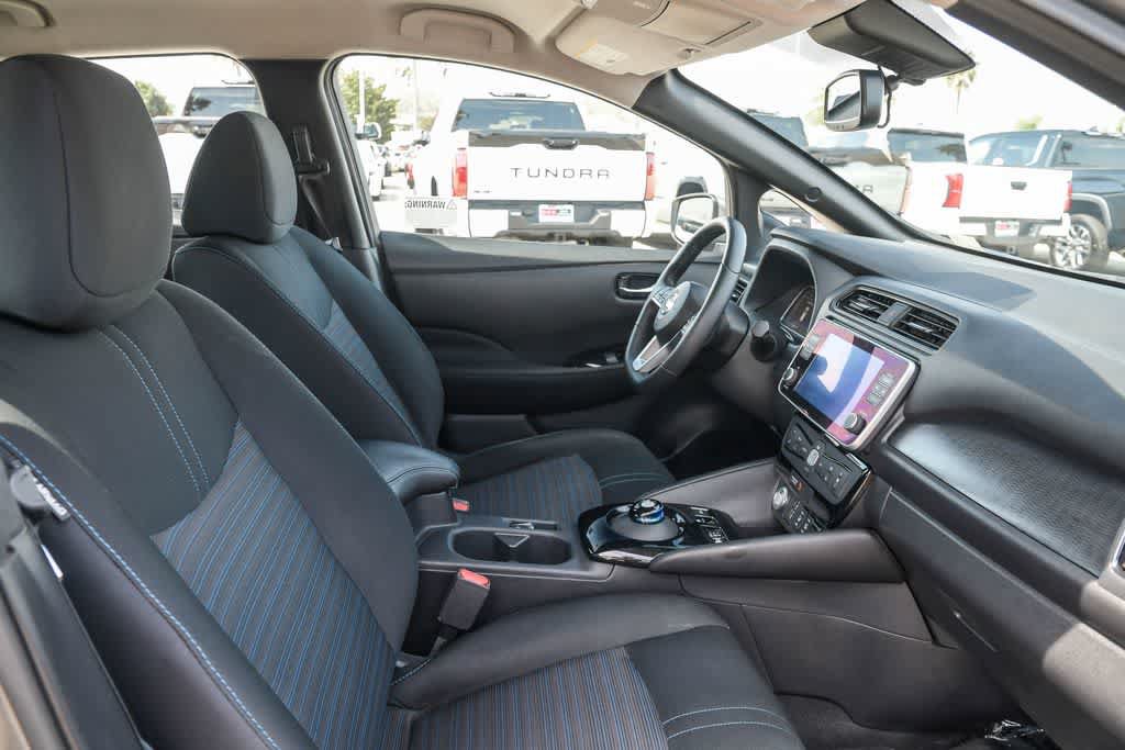 Used 2020 Nissan Leaf SV w/ SV Technology Package FWD image 16