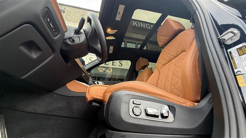 Used 2025 BMW X5 xDrive50e w/ M Sport Package image 15