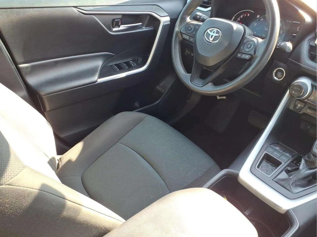 Used 2024 Toyota RAV4 XLE FWD image 10