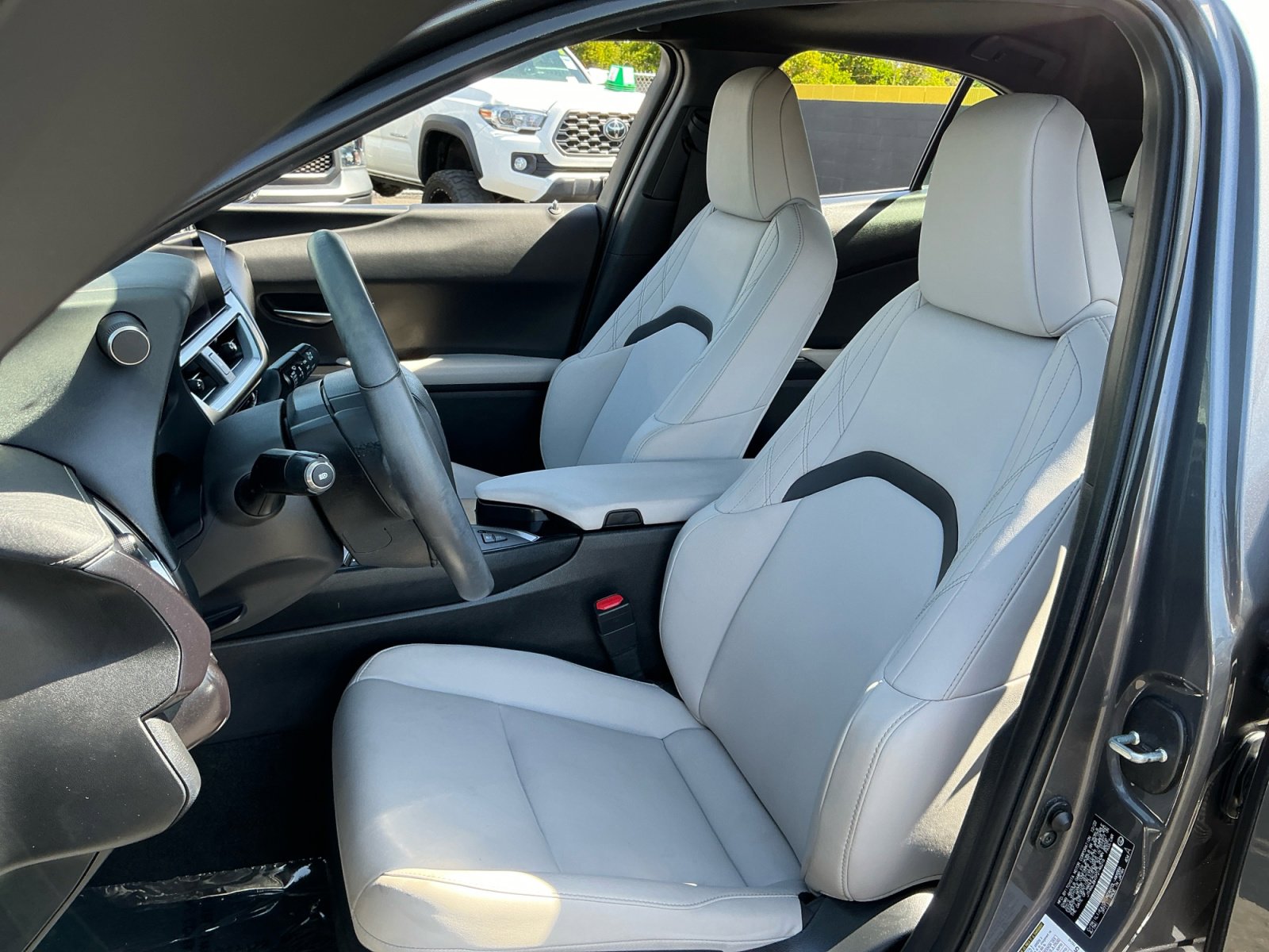 Used 2023 Lexus UX 250h FWD w/ Accessory Package (Z2) image 18