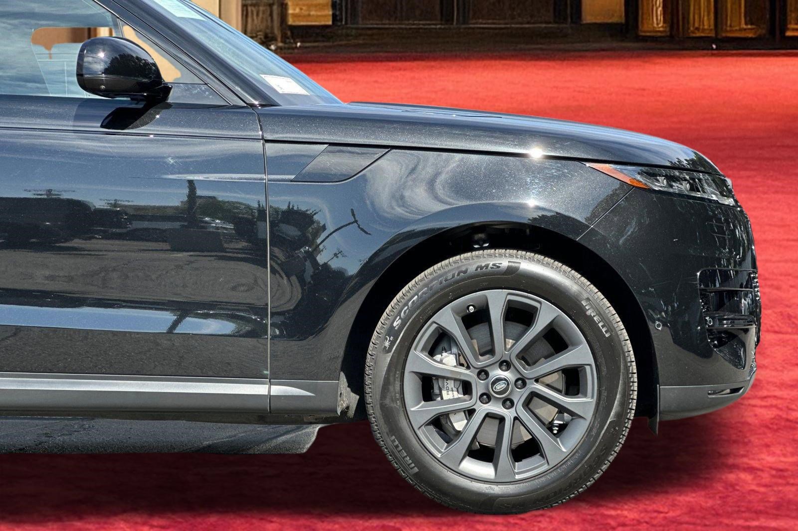 Certified 2025 Land Rover Range Rover Sport SE image 37