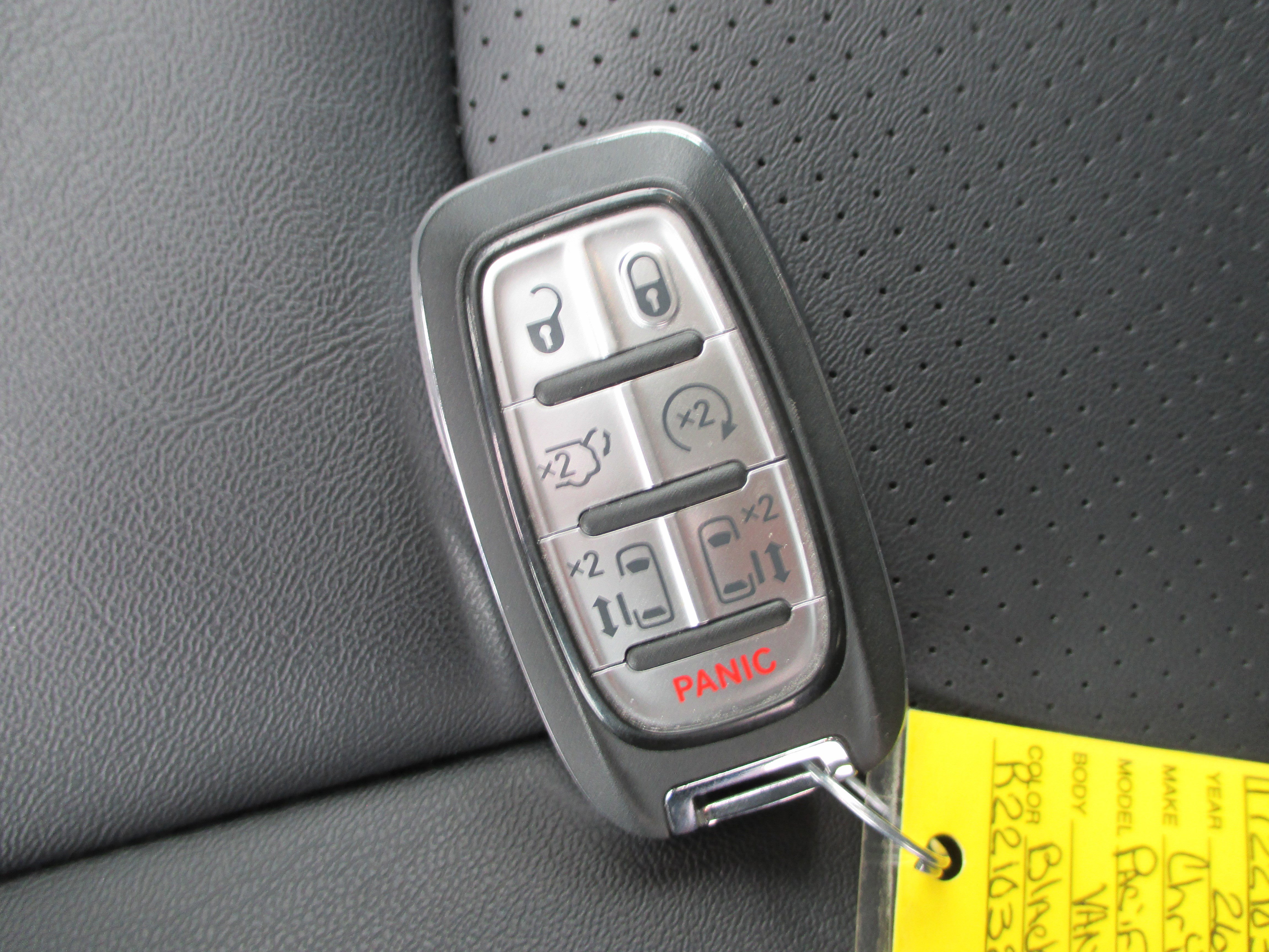 Used 2026 Chrysler Pacifica Select image 27