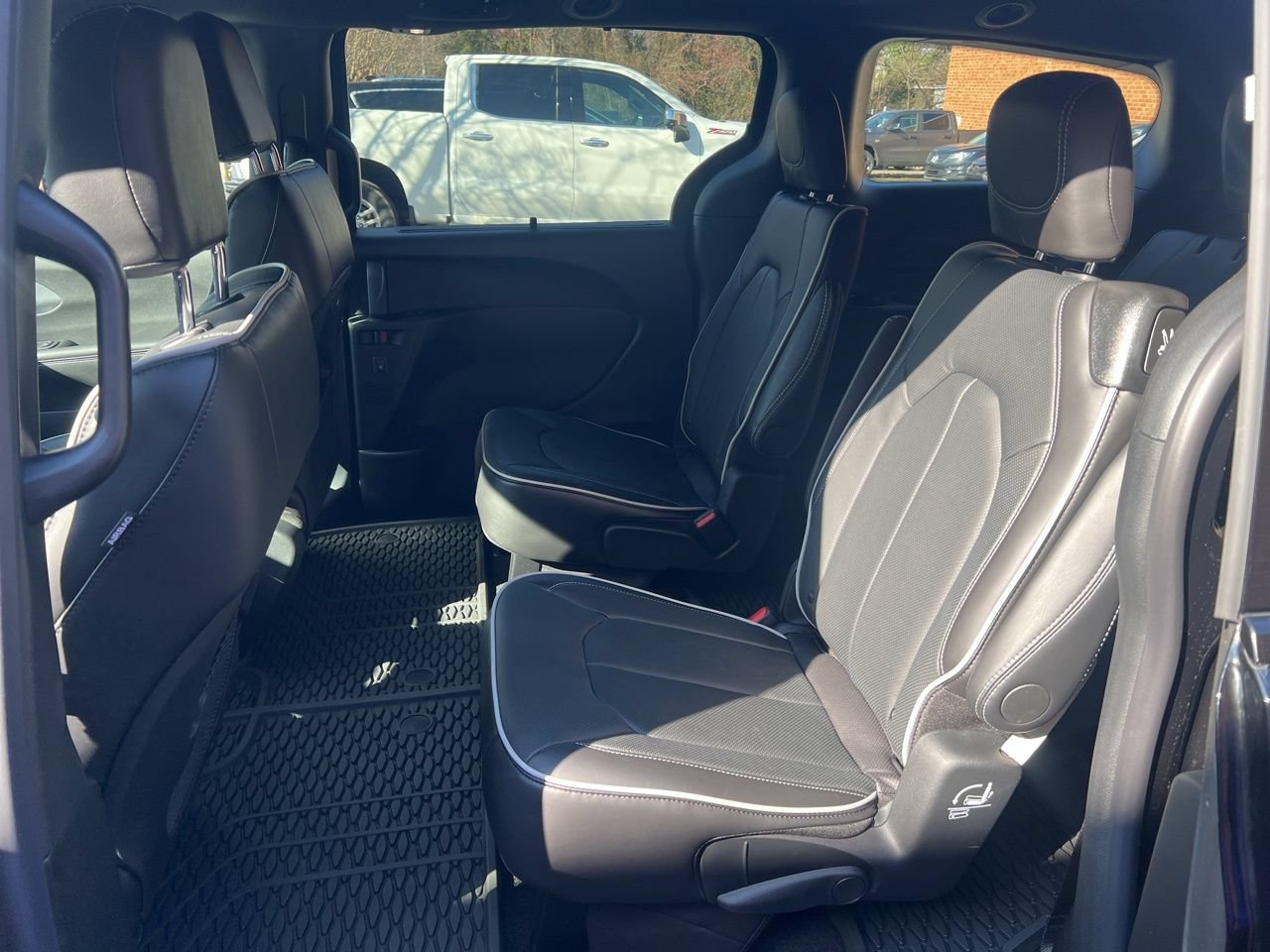 New 2026 Chrysler Pacifica Limited w/ S Appearance Package FWD image 15