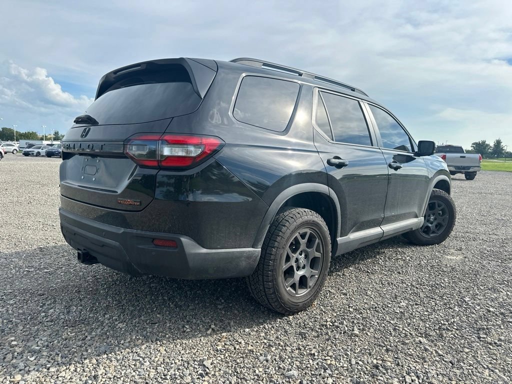 Used 2025 Honda Pilot TrailSport image 15