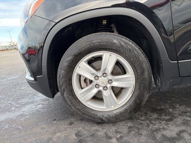 Used 2022 Chevrolet Trax LS w/ Tint and Cruise Package image 10