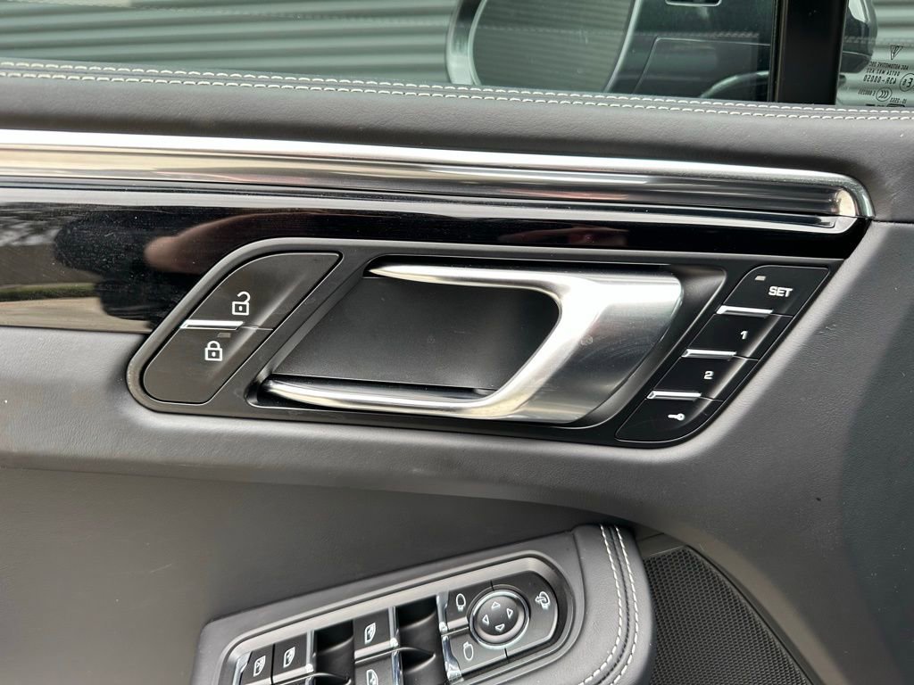 Certified 2025 Porsche Macan image 20