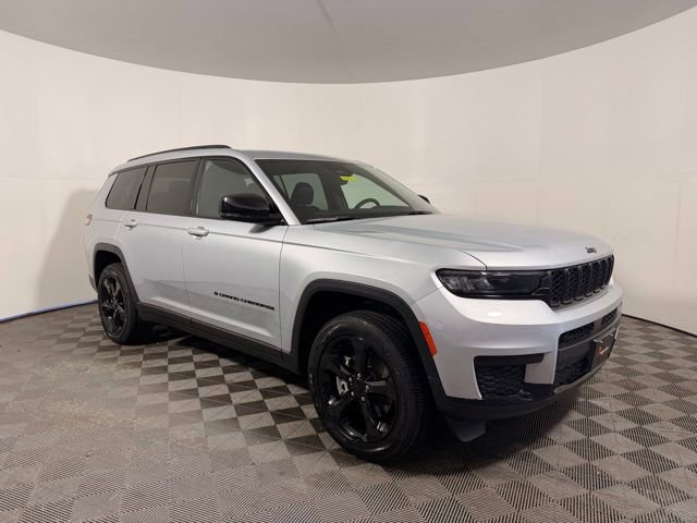 Used 2023 Jeep Grand Cherokee L Laredo AWD/4WD image 1