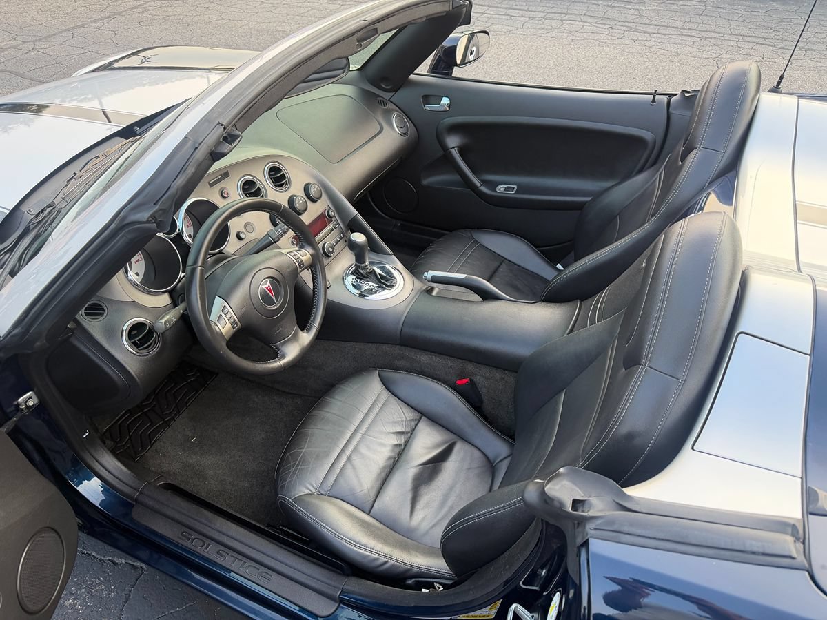 Used 2006 Pontiac Solstice Convertible w/ Premium Package RWD image 7
