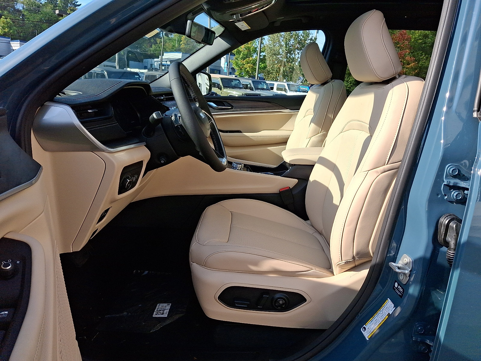 New 2027 Jeep Grand Cherokee Limited AWD/4WD image 9