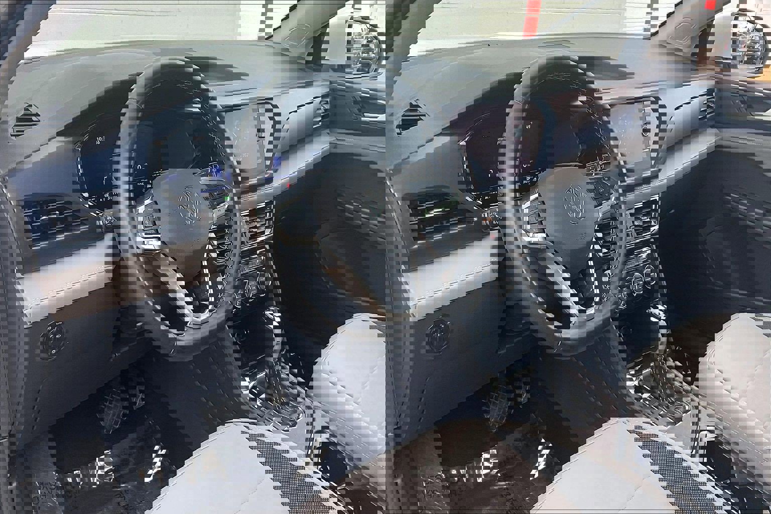 Used 2024 Volkswagen Taos SE image 18