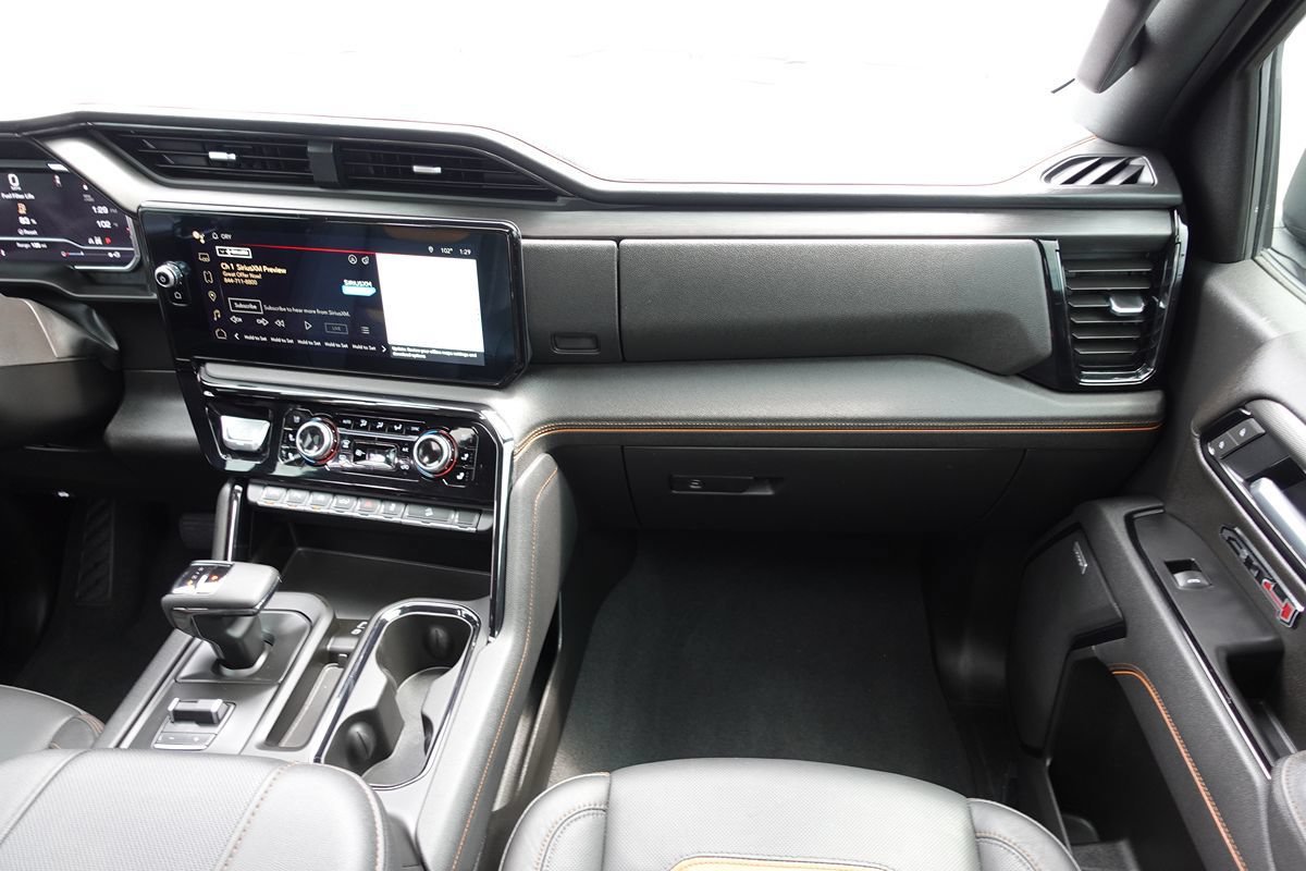 Used 2025 GMC Sierra 1500 AT4 w/ Technology Package AWD/4WD image 50