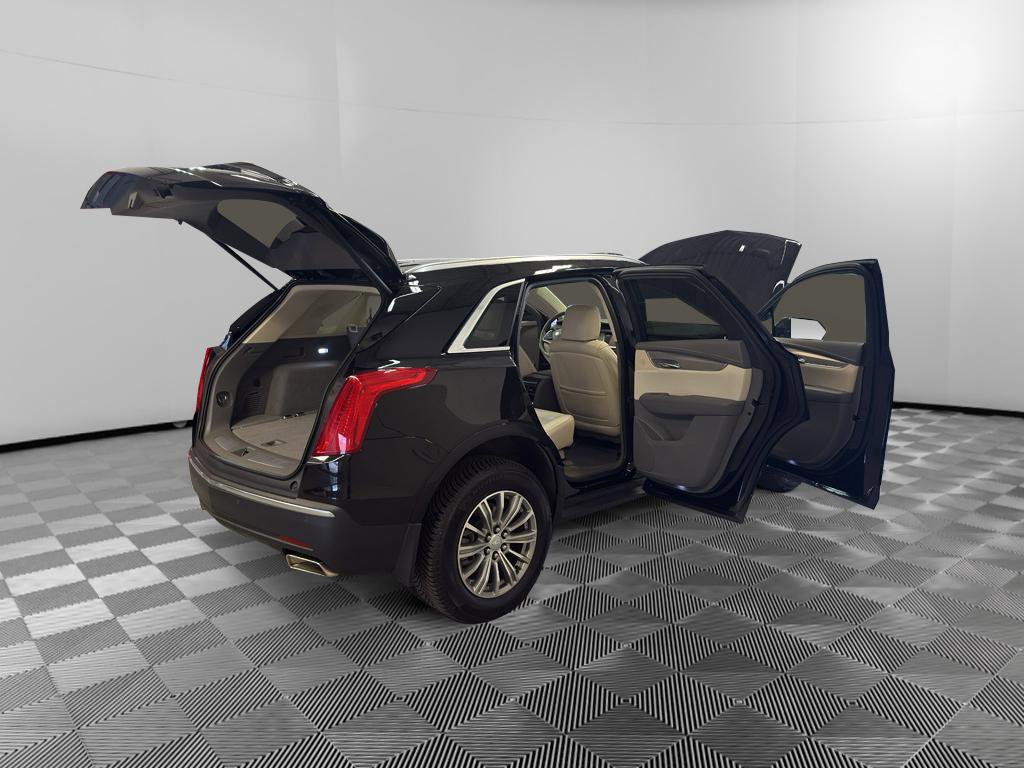 Used 2017 Cadillac XT5 Luxury w/ Driver Awareness Package AWD/4WD image 12