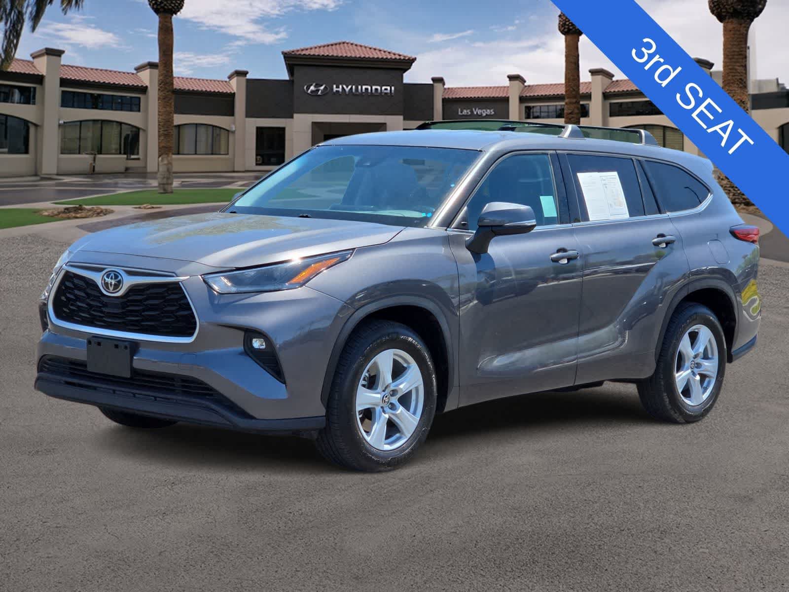 Used 2021 Toyota Highlander LE FWD image 4