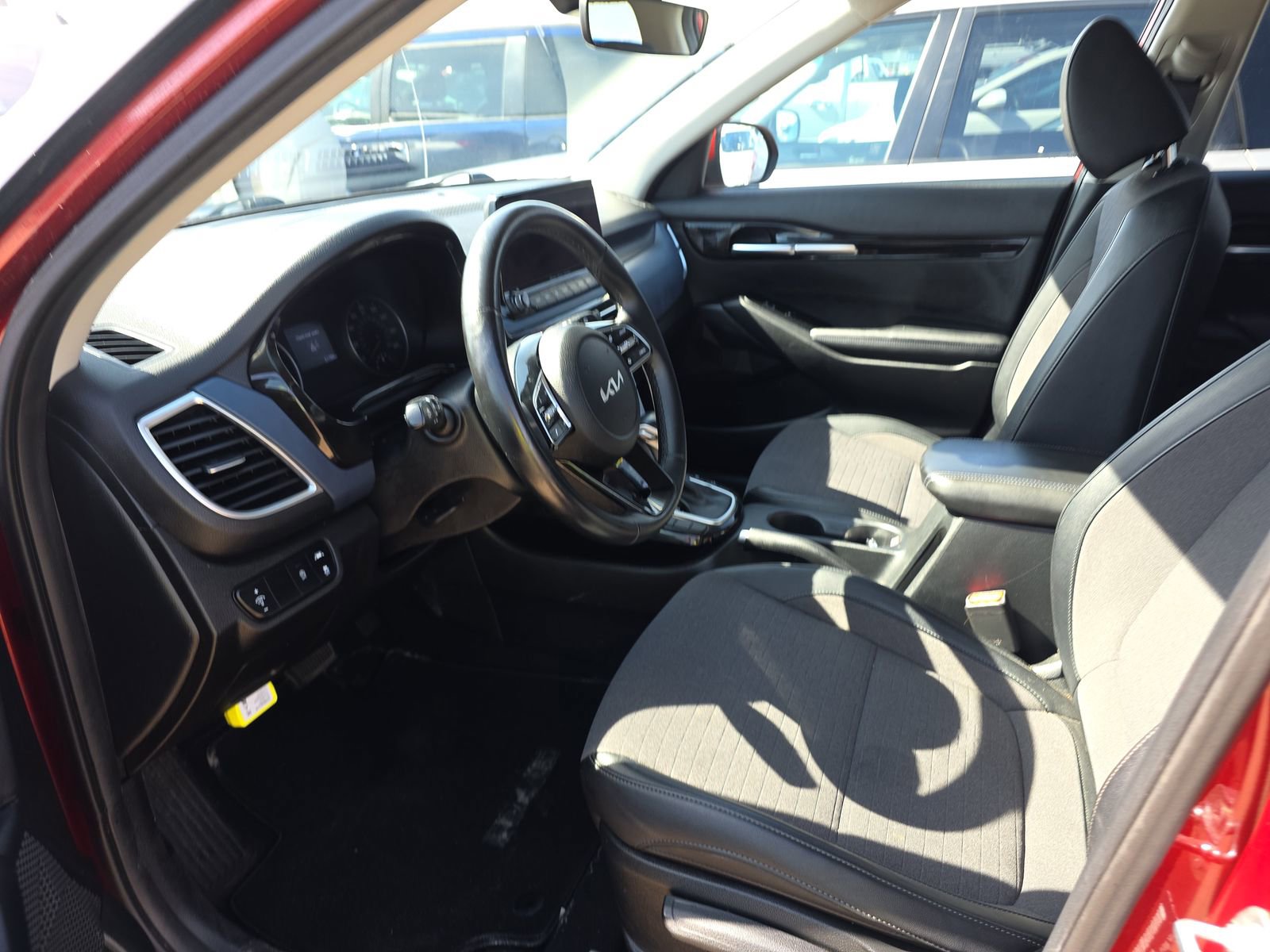 Used 2023 Kia Seltos S w/ Navigation Package image 7