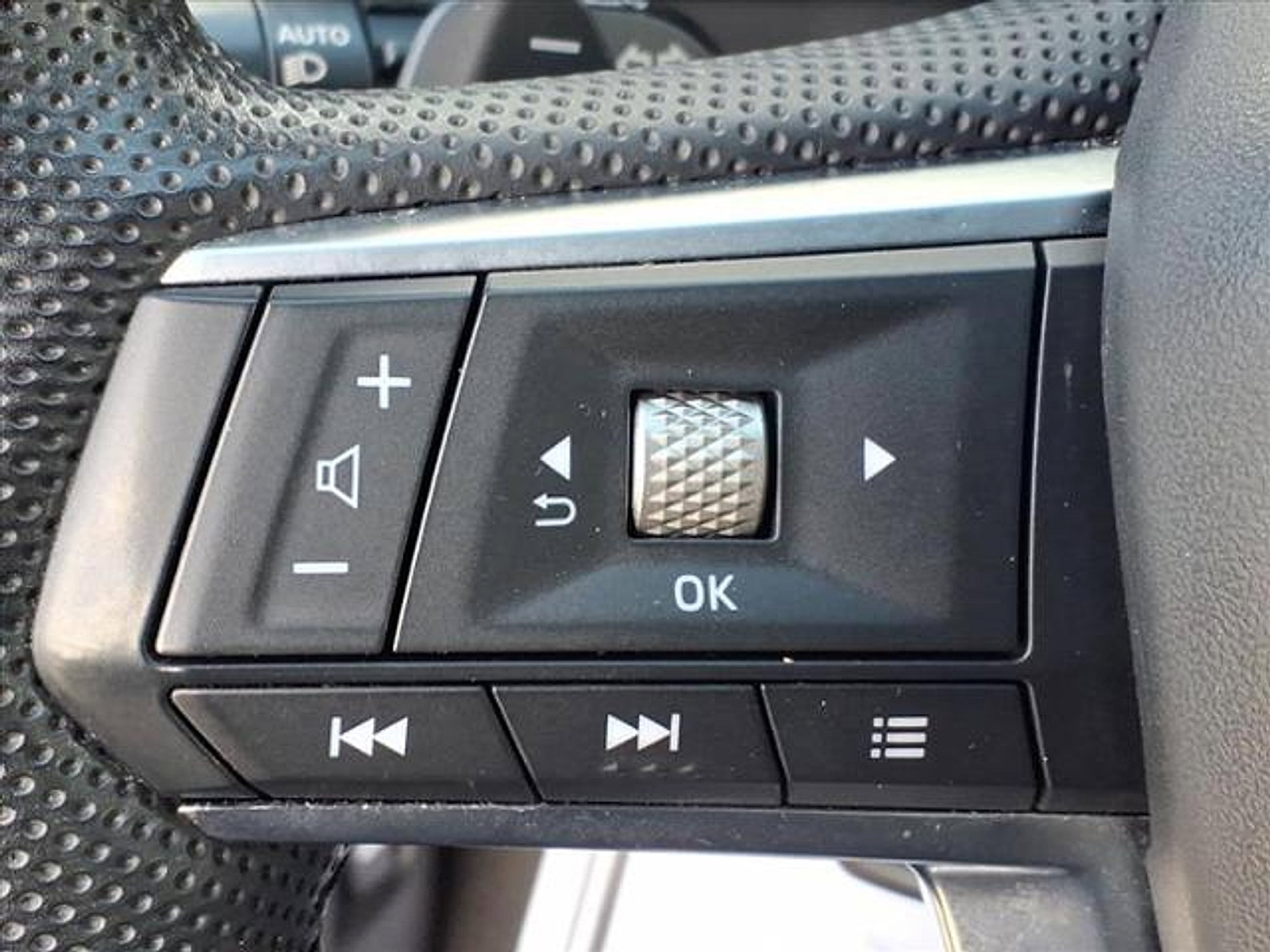 Used 2023 Mitsubishi Outlander SE Black Edition image 30