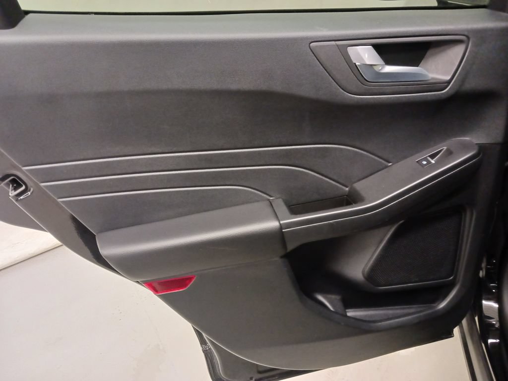 Used 2025 Ford Escape ST-Line AWD/4WD image 12