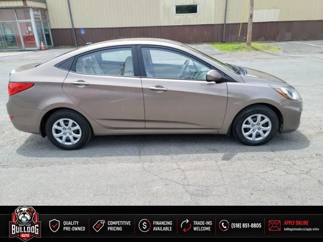 Used 2012 Hyundai Accent GLS FWD image 5