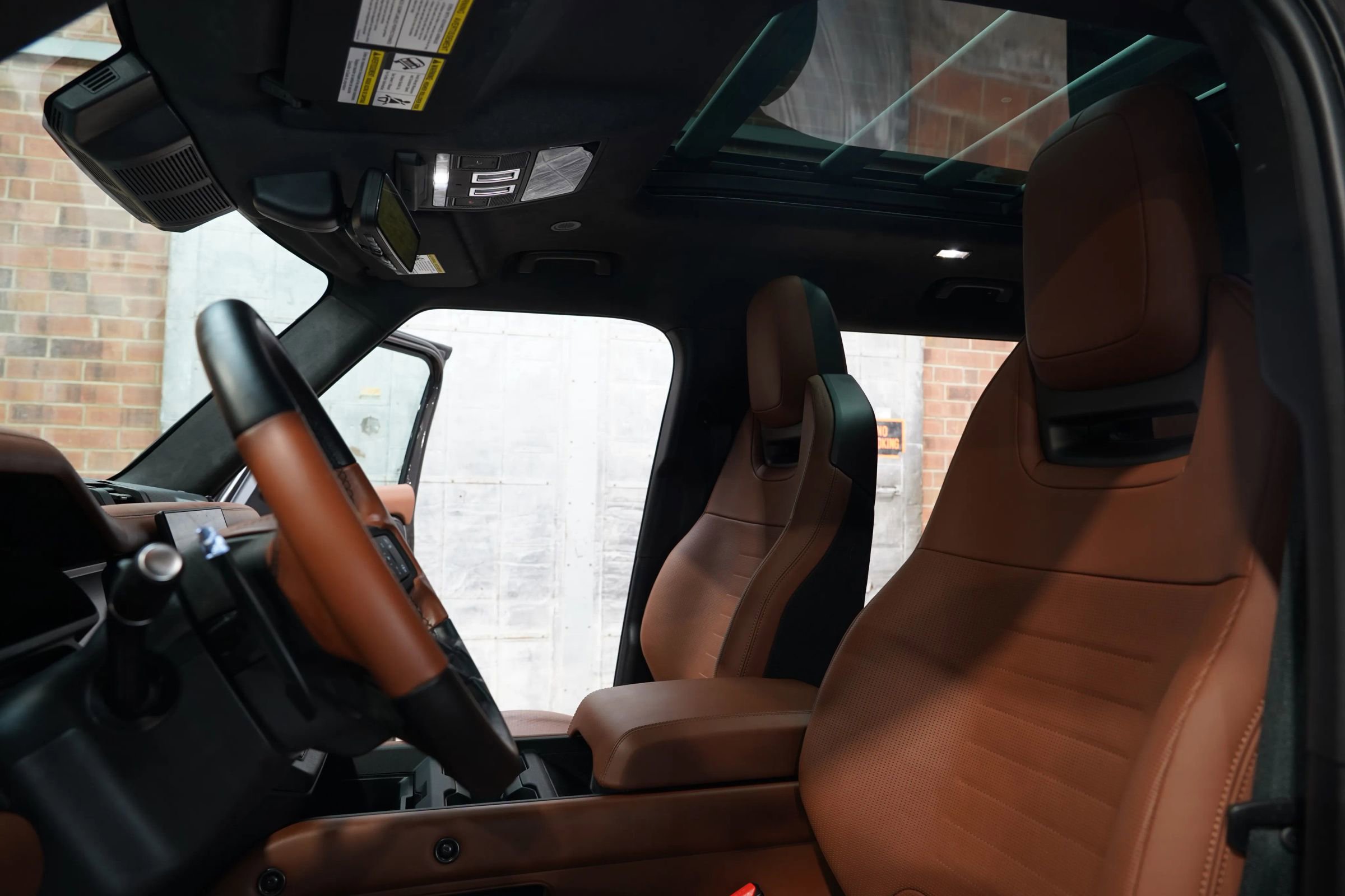 Used 2025 Land Rover Defender 110 image 52