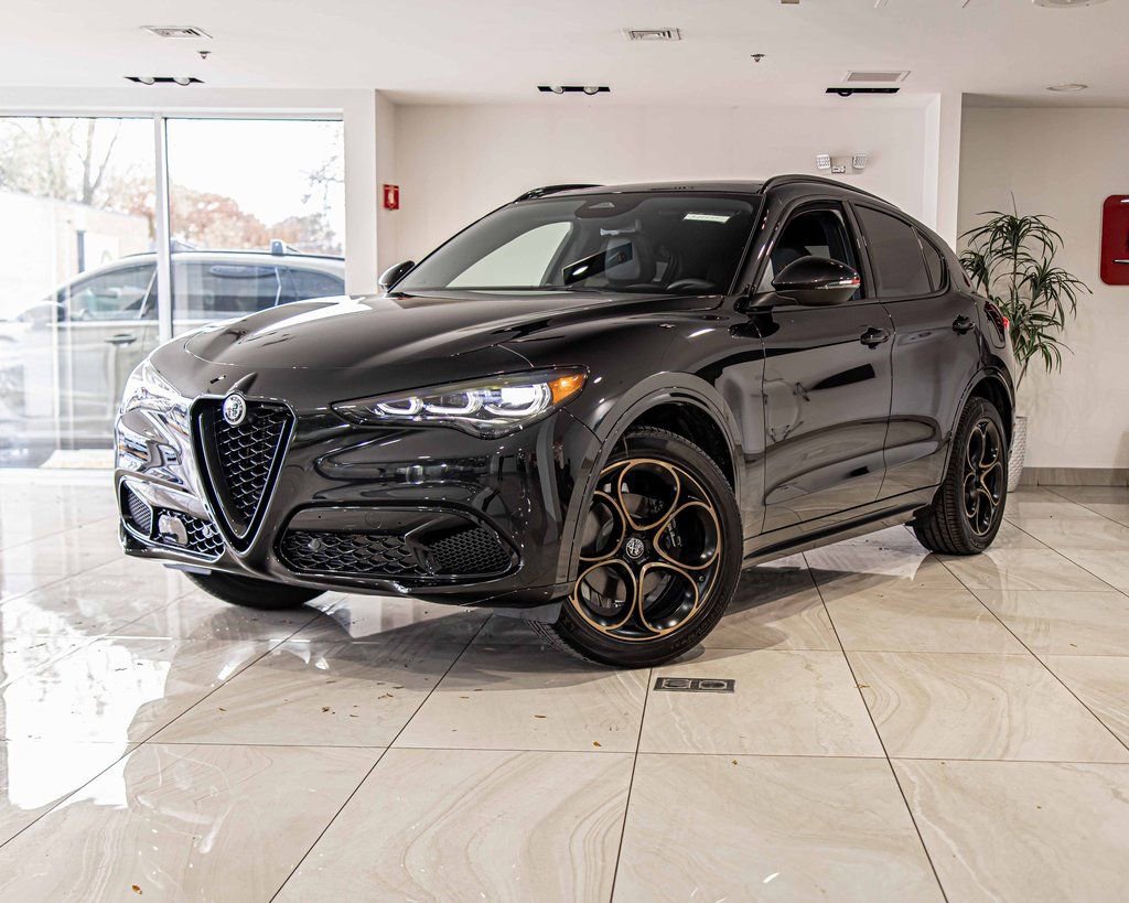 New 2025 Alfa Romeo Stelvio Sprint image 1