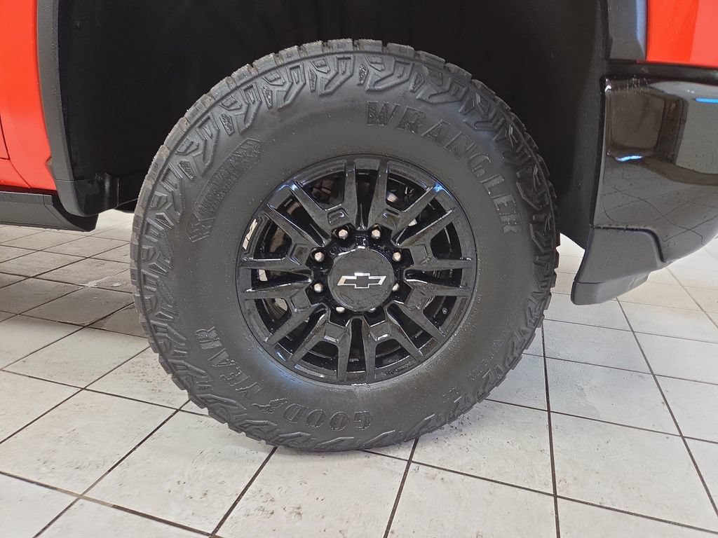 Certified 2025 Chevrolet Silverado 2500 ZR2 w/ Technology Package AWD/4WD image 9