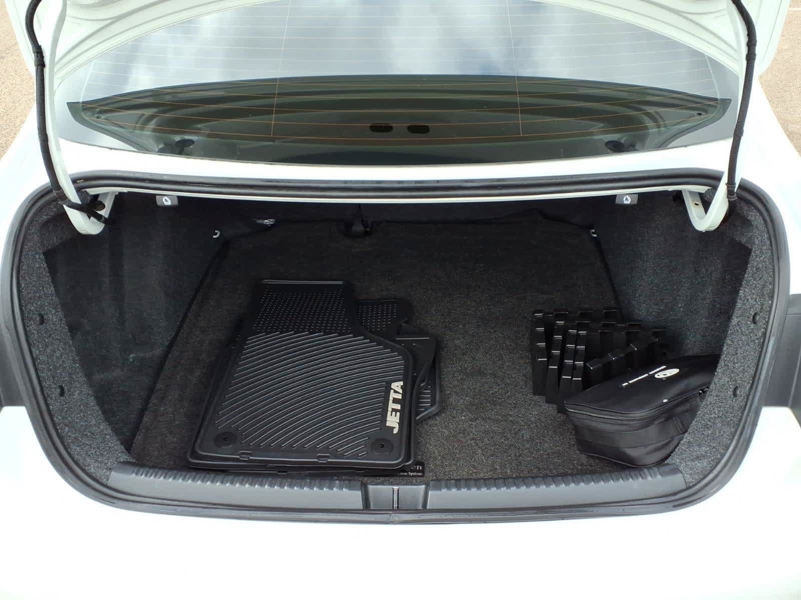 Used 2018 Volkswagen Jetta SE FWD image 1