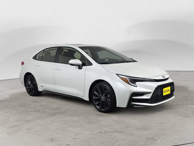Used 2024 Toyota Corolla SE w/ SE Package AWD/4WD image 3