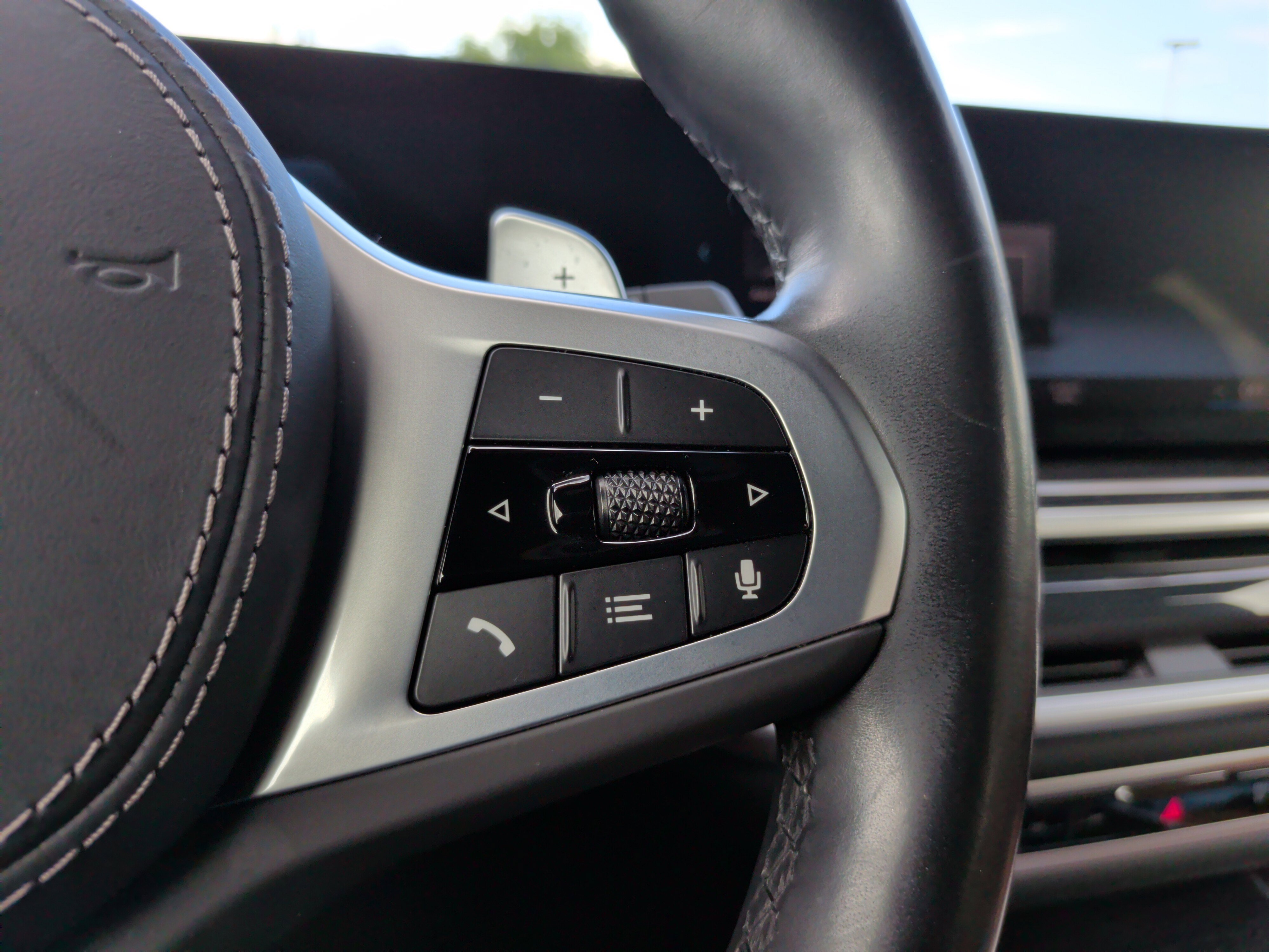 Certified 2023 BMW X7 xDrive40i w/ M Sport Package image 23