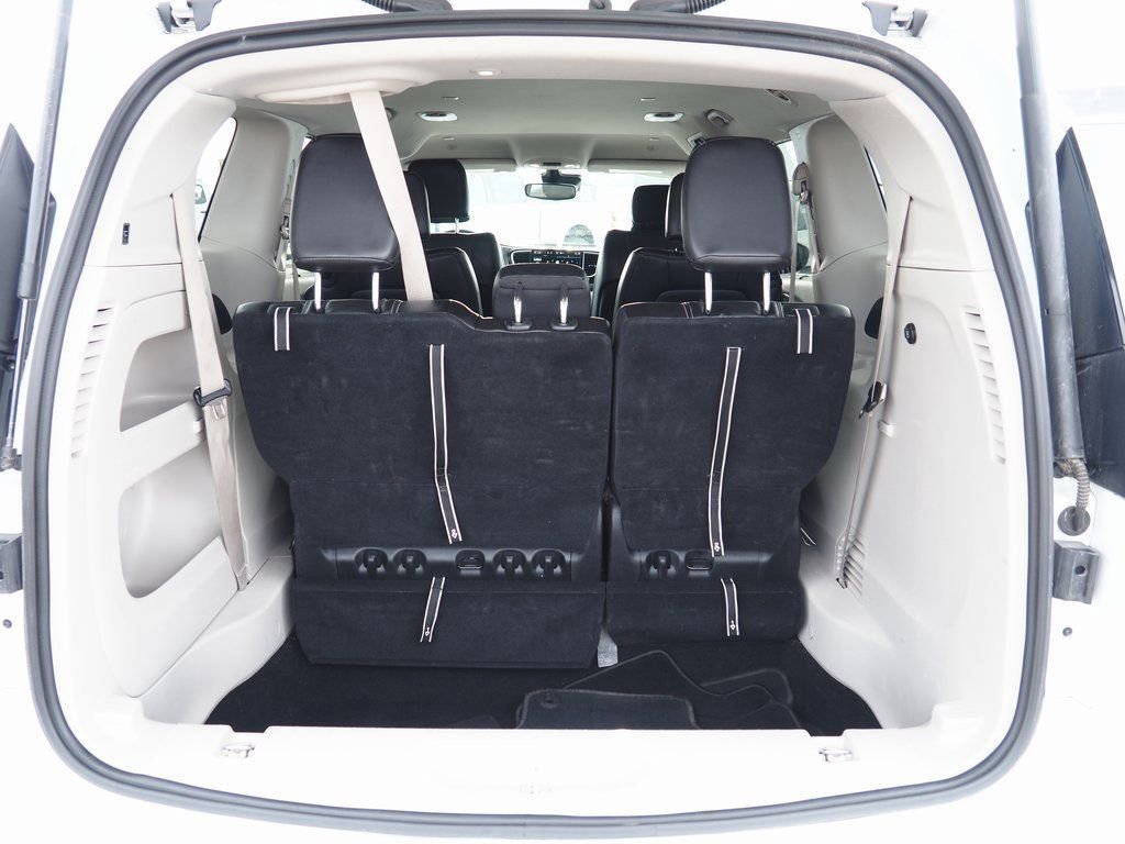 Used 2024 Chrysler Pacifica Touring-L image 17