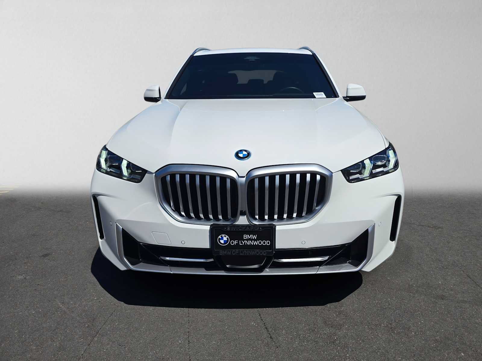Used 2024 BMW X5 xDrive50e w/ Executive Package AWD/4WD image 8