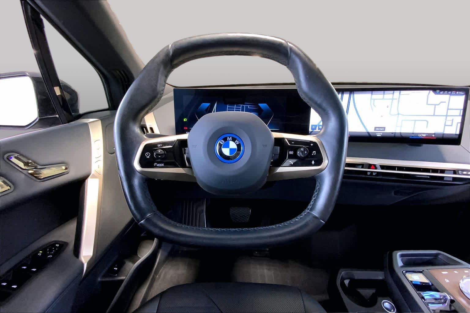 Used 2023 BMW iX xDrive50 w/ Premium Package AWD/4WD image 5