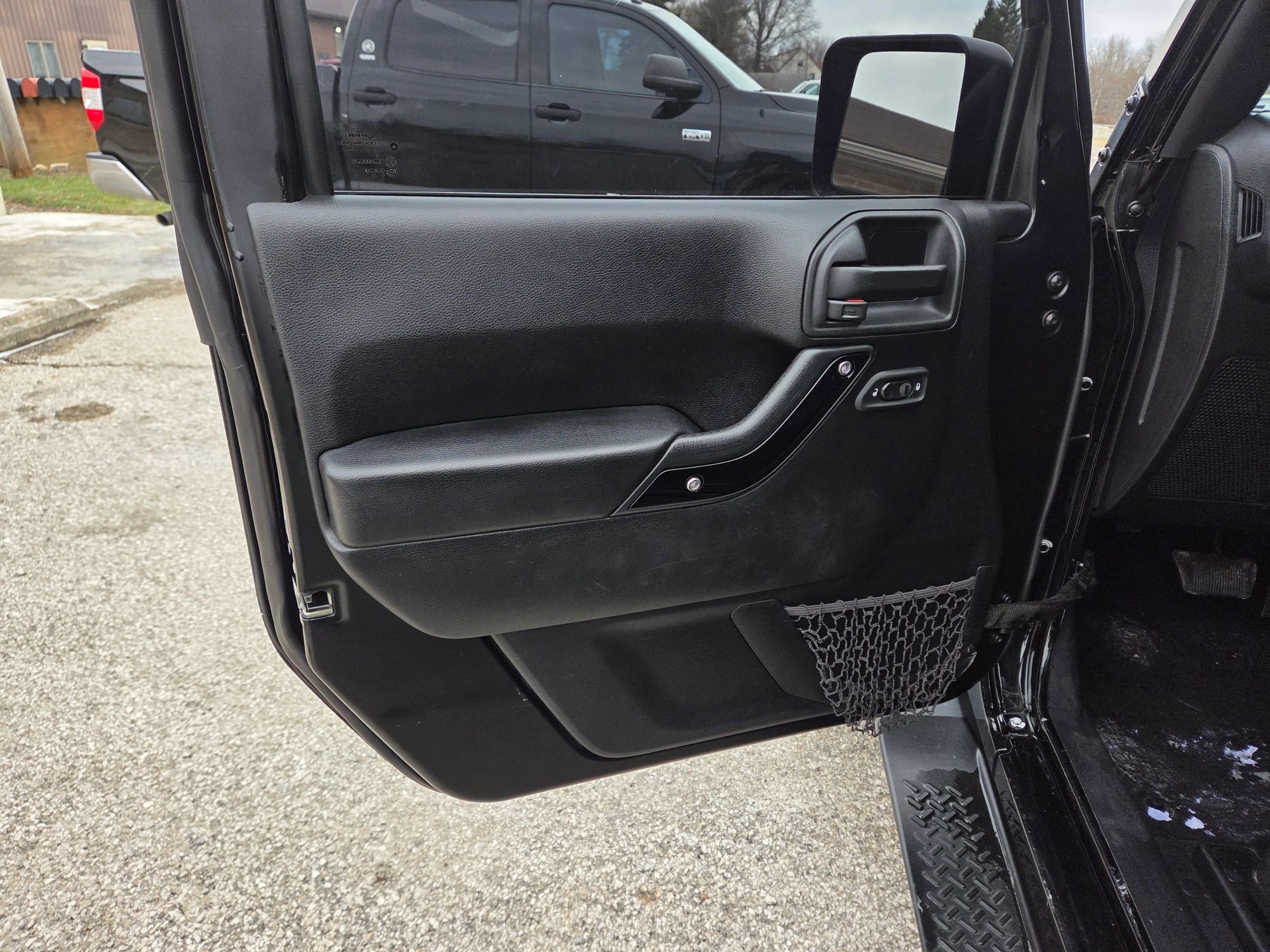 Used 2016 Jeep Wrangler Sahara image 17