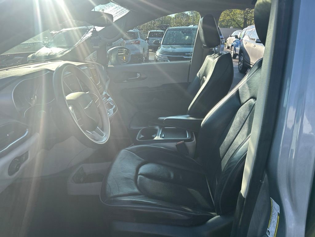 Used 2019 Chrysler Pacifica Limited FWD image 15