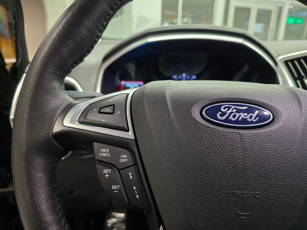 Used 2018 Ford Edge Titanium w/ Equipment Group 302A AWD/4WD image 19